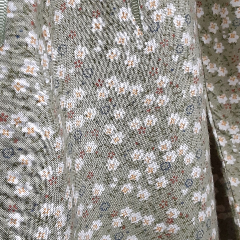 Motherhood Maternity sage green yellow white floral top NEW with tags S… - Picture 2 of 9